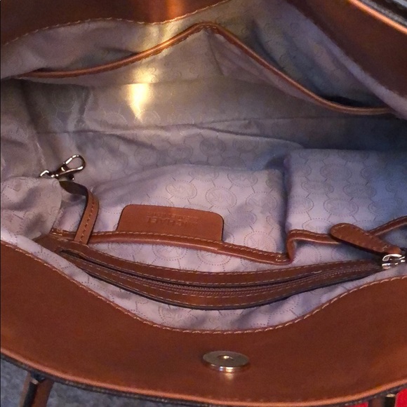 Authentic!! Michael kors shoulder bag - Picture 3 of 3